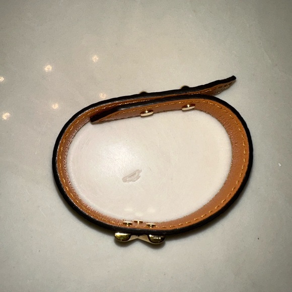 Authentic Louis Vuitton Essential V Bracelet - Picture 2 of 6